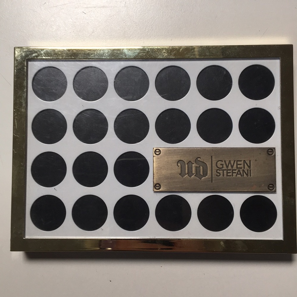 Urban decay + Gwen Stefani eyeshadow palette